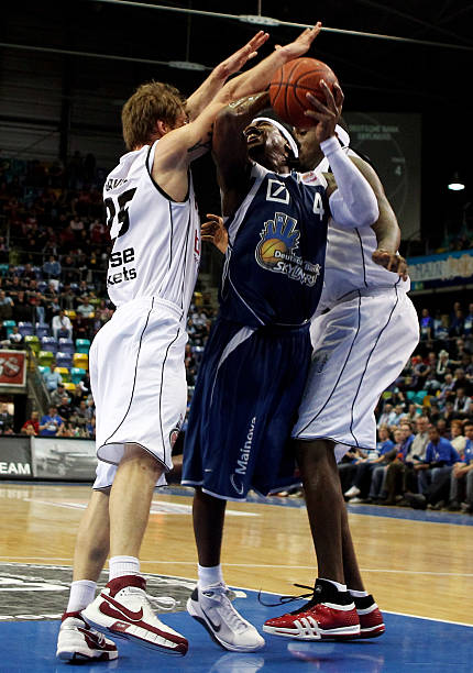 青男篮教鞭 青男篮教鞭